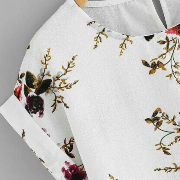 LAST ONE! Beautiful Floral Blouse - Picture 2 of 3